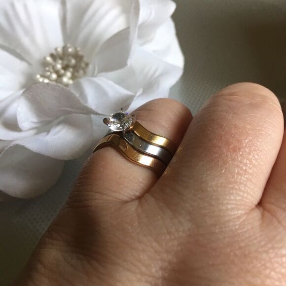 Wavy tri Band Ring - Picture 2 of 2